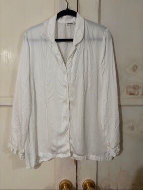 Mark & Graham White Button-Down Long Sleeve Blouse